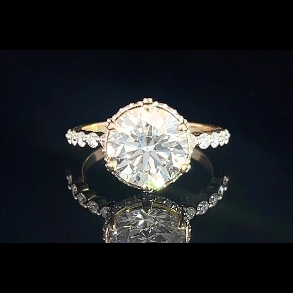 Elegant Gold and Silver Women's Ring